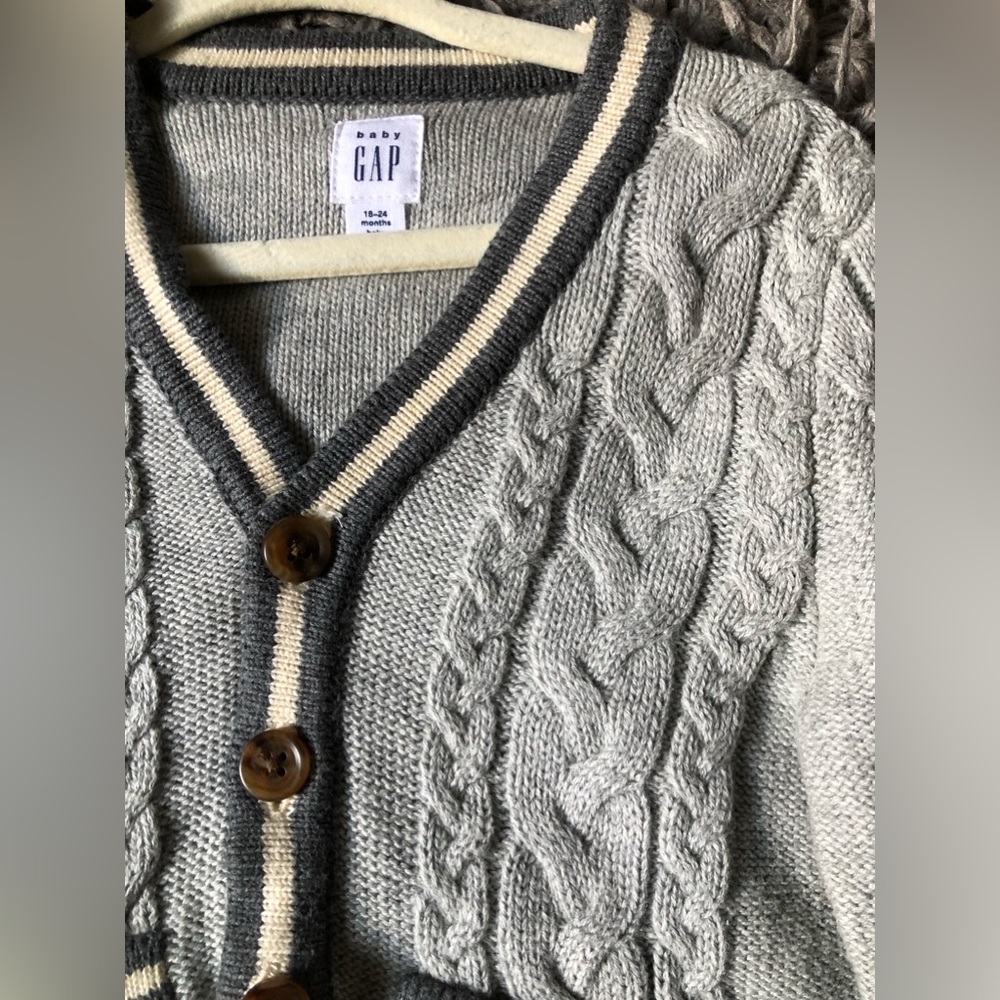 Gap Cardigan - Picture 2 of 4
